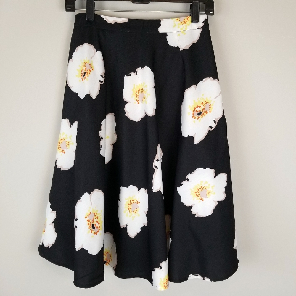 NWT: black Esley floral full and lined skirt, S